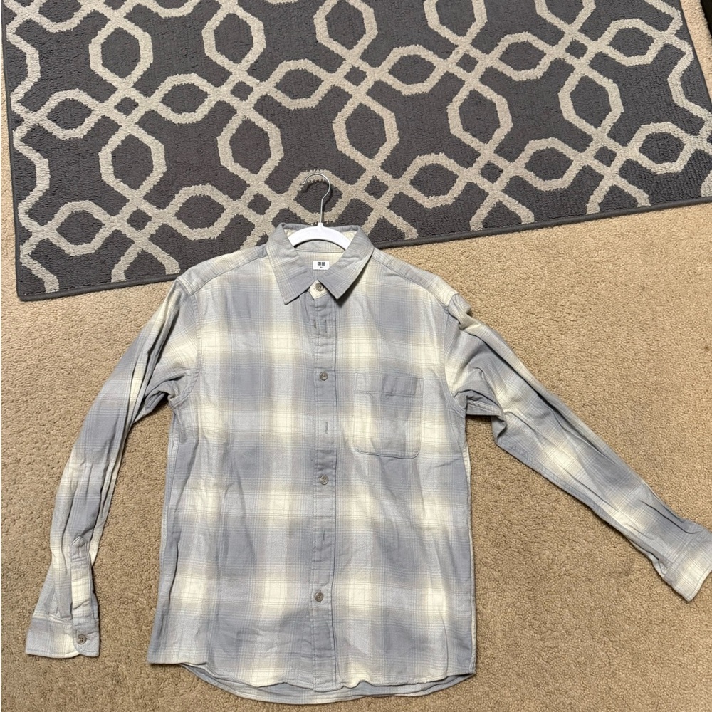 Uniqlo Gray and White Plaid Casual Button Down Shirt